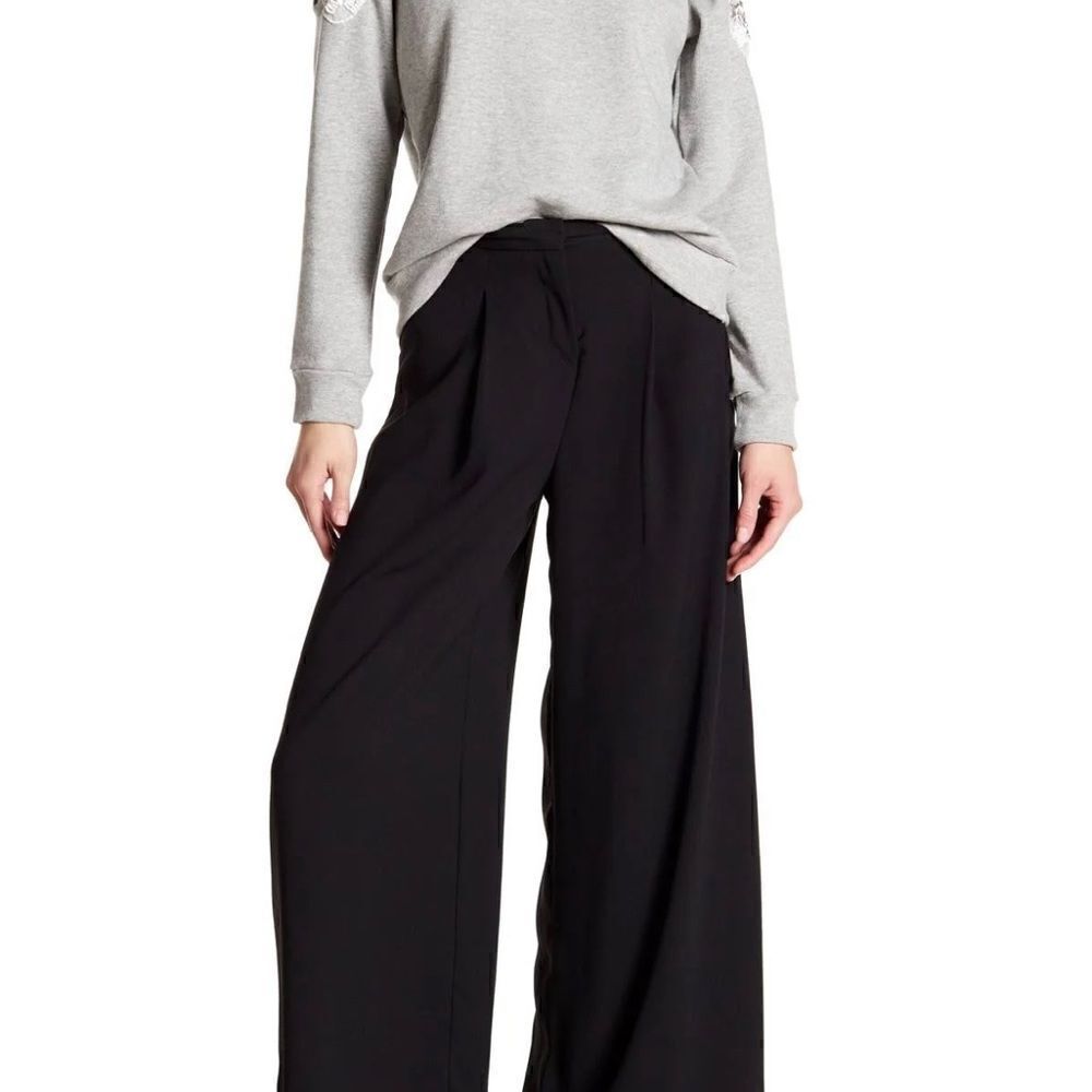 Romeo + Juliet Couture black wide leg pants S NWT